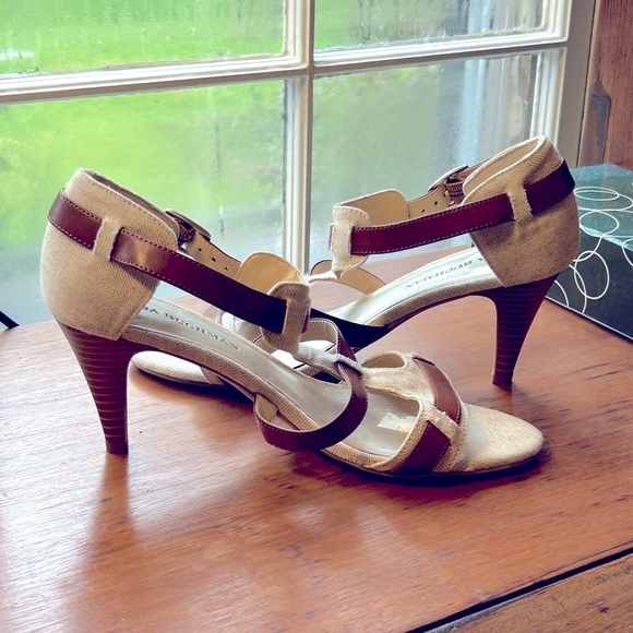 Linen + Leather Heels Tan Women’s Size 8 M NEW Without Box 2.5” Heel Gold Buckle - Picture 3 of 9